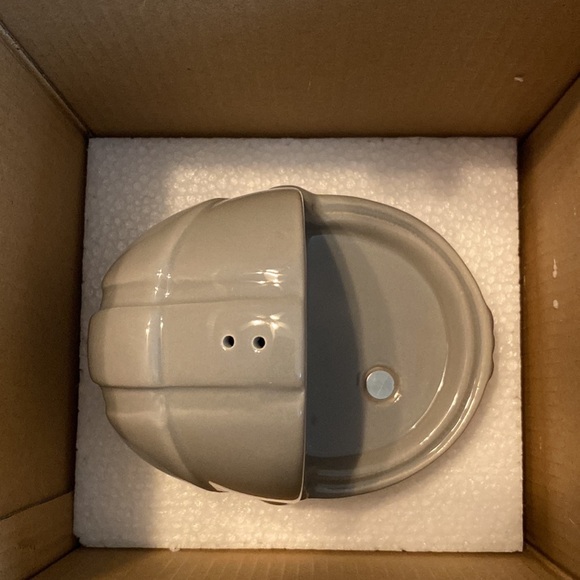 Star Wars The Child Mandalorian Sculpted Ceramic Salt and Pepper Set - Picture 9 of 13